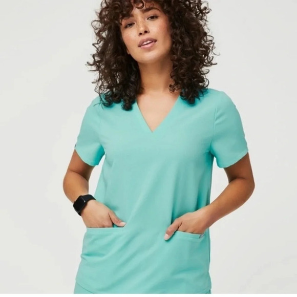 COPY - FIGS technical collection fresh aqua  top scrub size Xs - Picture 1 of 7